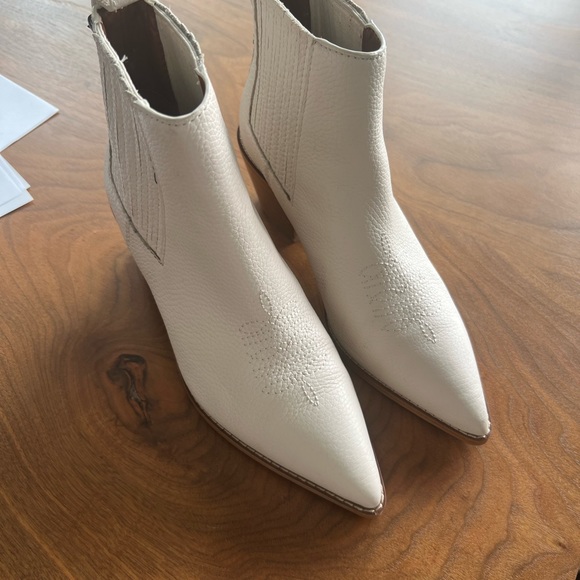 Coach women’s boots - Picture 2 of 3